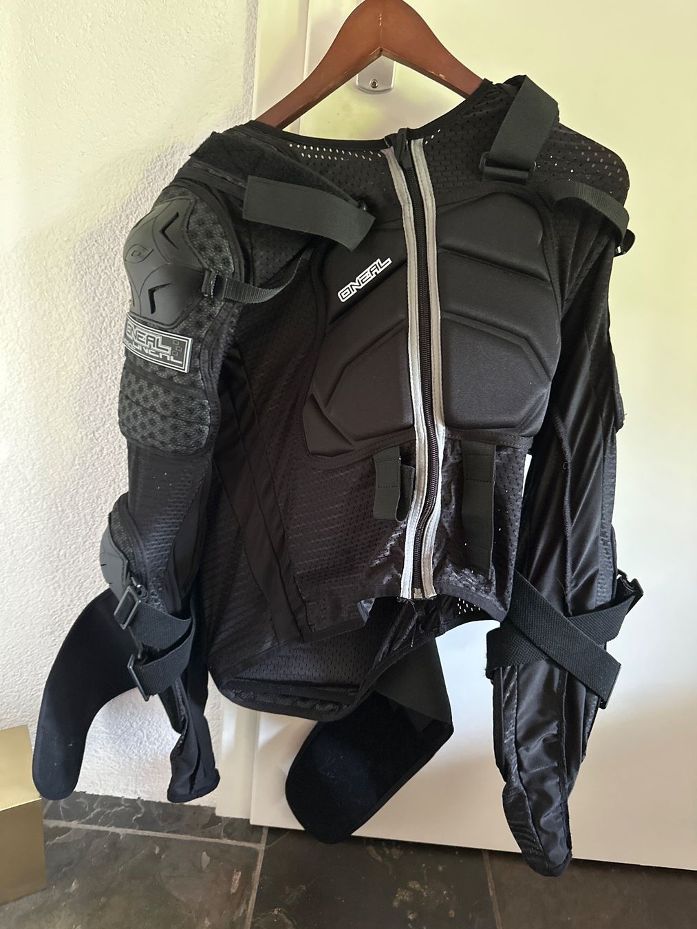 Giacche: Neue Oneal Protektorenjacke, Gr. L – Nuovo (secondo la descrizione) da Grüt (Gossau ZH) venduto da Frauzh