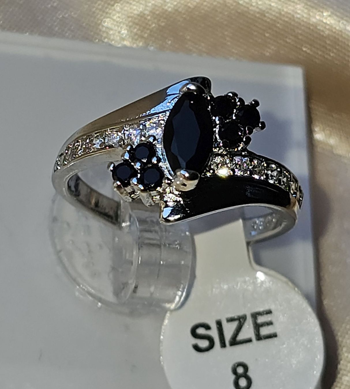 Anelli: Eleganter Ring mit schwarzem Stein, 925 versilbert, Gr. 8 – Nuovo (secondo la descrizione) da Grenchen venduto da dar_6d52 2