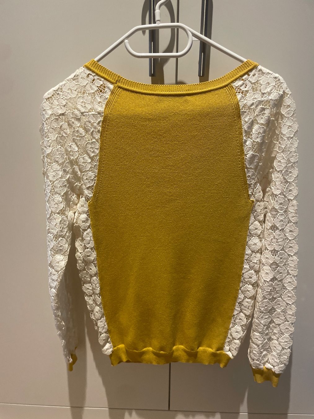 Moschino Maglioni & Felpe: Moschino Spitzen Pullover, Gr. S, wie neu – Nuovo (secondo la descrizione) da Erlenbach ZH venduto da Pocahoney 1
