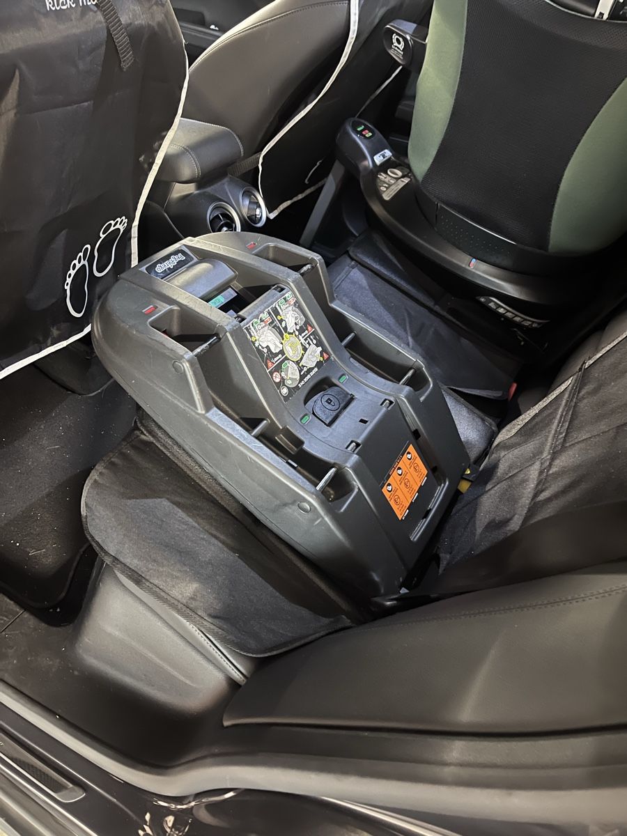 Peg Perego Seggiolini per auto: Peg Perego Isofix Base 0+1 K - Great Condition! – Usato da Zürich venduto da cls_jgc7 2