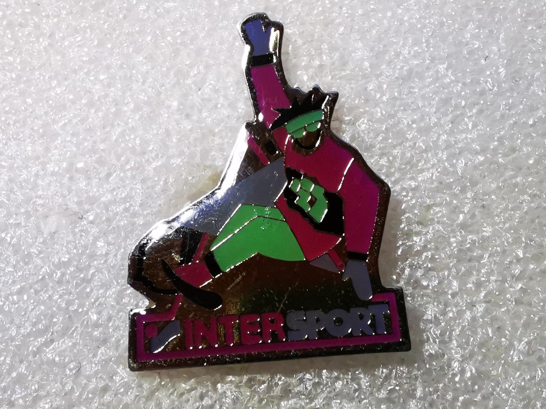 Placchette & Badge: Ansteckpin 24: Intersport – Usato da Oppligen venduto da Pin-Fall-Shop