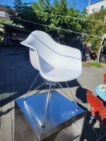 Designstuhl Vitra -Eames Plastic Armchair DAR, Kopie?