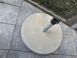 Glatz Betonsockel 70 kg mit Standrohr – Ø 75 cm