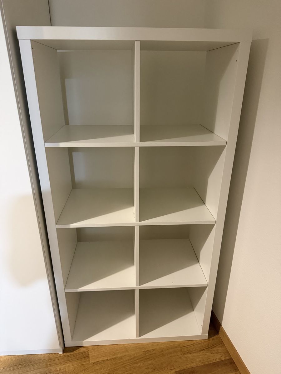 Scaffali: Regal weiss mit 8 Flechtkörben – Nuovo (secondo la descrizione) da Oberwil BL venduto da Hariva 1