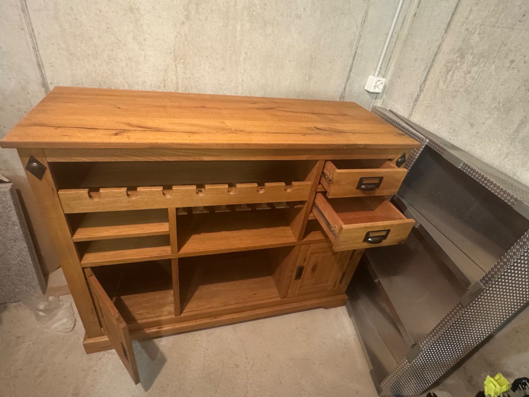 Allestimento di negozi e stand fieristici: Schweres Holz Bar Element – Usato da Oberrohrdorf venduto da Mnussbi63 1