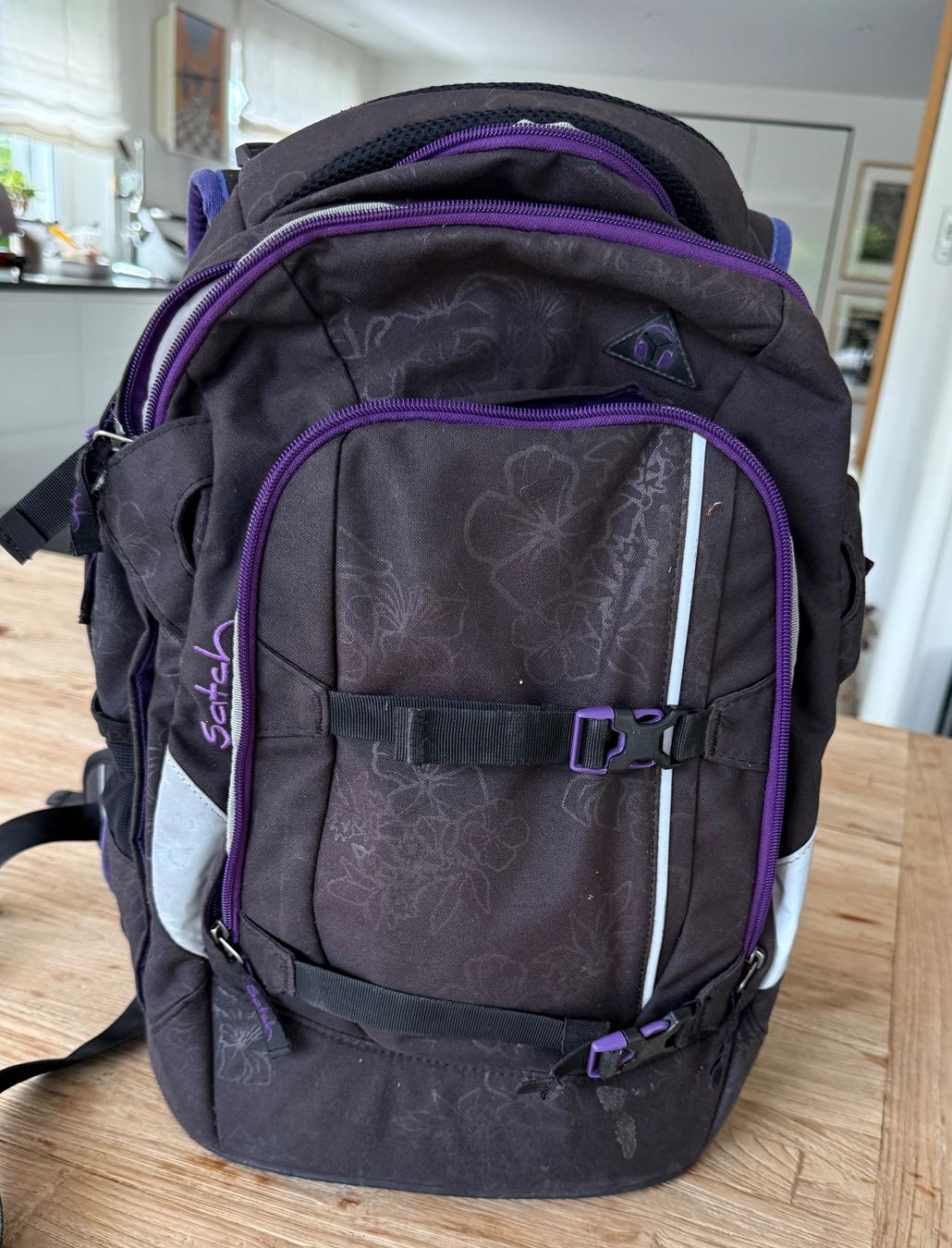 Satch Borse & Zaini: Satch Schulrucksack schwarz/lila – Usato da Arlesheim venduto da kifa02