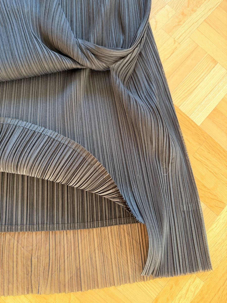 Issey Miyake Gonne: Issey Miyake Rock schwarz – Nuovo (secondo la descrizione) da Zumikon venduto da timmy15 3