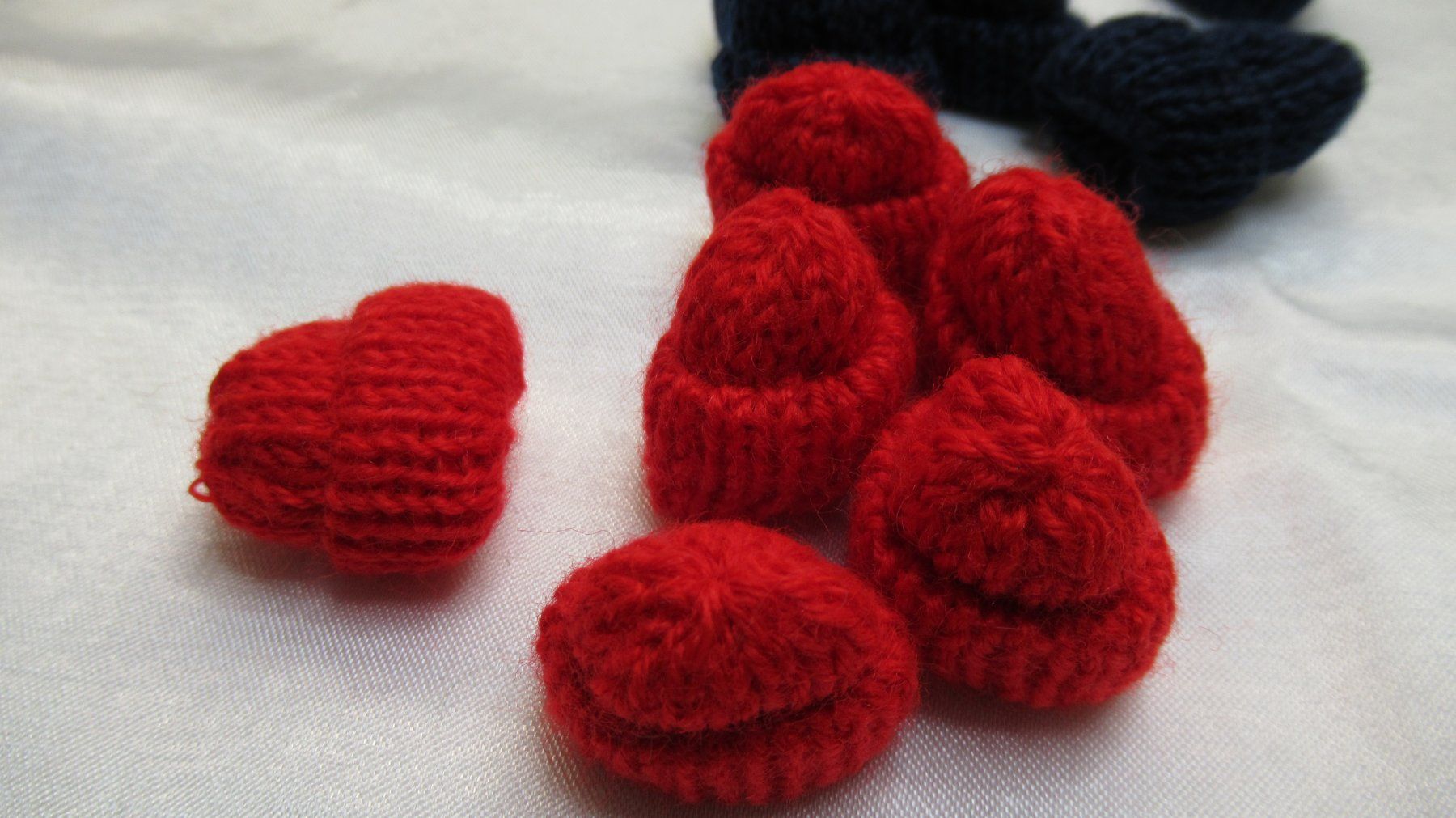 Tutte le decorazioni: Mützen mini stricken Deko 24 Stück – Nuovo e nell'imballaggio originale da Meisterschwanden venduto da TiSiBu59 4