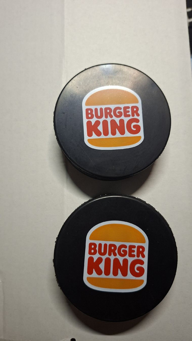 Palloni: 2 Burgerking Puck - EVZ & EHC Kloten ab 1.- – Nuovo (secondo la descrizione) da Emmenbrücke venduto da Onbuzz94 1