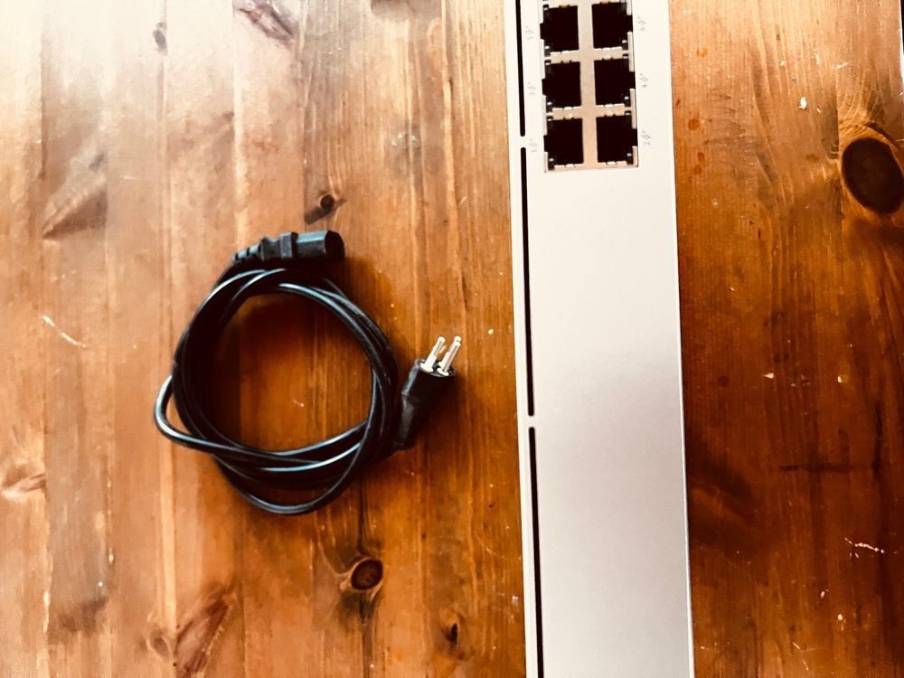 Ubiquiti Hub & Switch: Unifi usw-16 PoE Switch – Usato da Konolfingen venduto da Atruessel 4