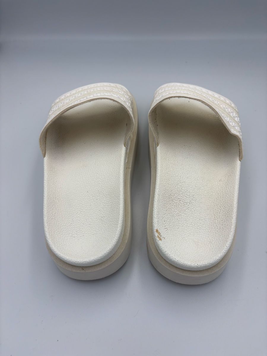 Adidas Damenschuhe: Adilette Bonega Grösse 38, weiss – Gebraucht aus Winterthur von Lepetitprince18 1