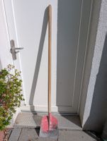 Gebrauchte Schaufel / Spaten mit Holzgriff für Gartenarbeit