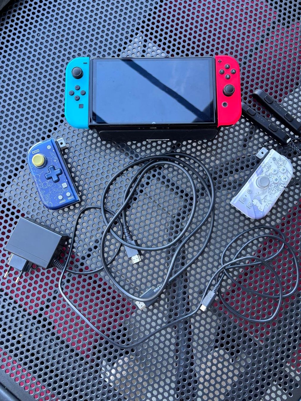 Nintendo Konsolen: Nintendo Switch OLED mit Zusatz Controller – Gebraucht aus Zollikofen von Phe62