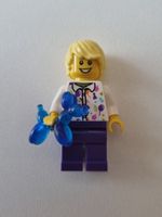 LEGO Minifigure Party Boy with blue Balloon-dog (Version 2)