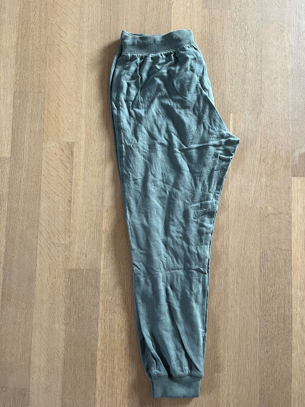 H&M Hosen: Jogginghose/Schlafhose Damen grün – Gebraucht aus Laupen BE von lee_ym6v 1