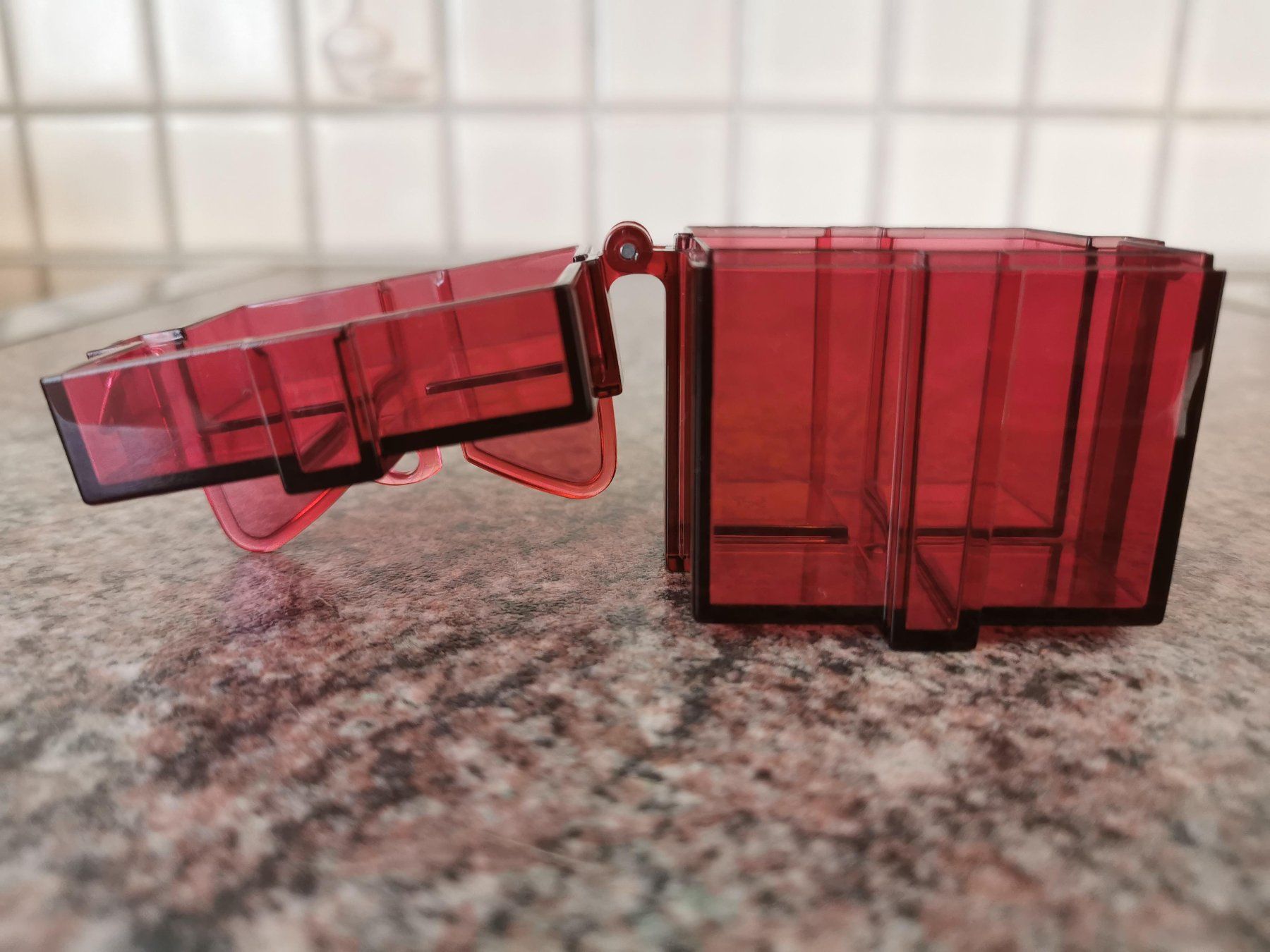 Tupperware Recipients et similaires: Tupperware kleine Geschenkbox rot – D'occasion à Birsfelden par mel_ndx7 1