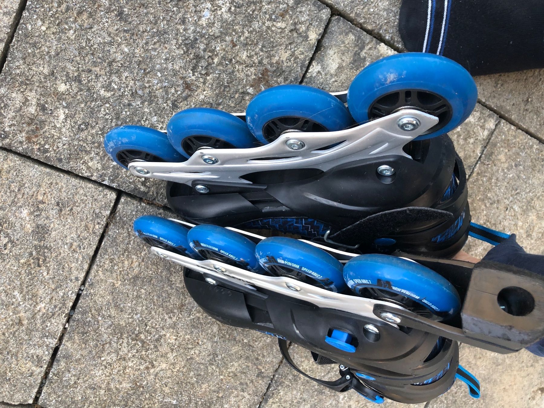 Pattini in linea & Pattini a rotelle: Shark Skin Inlineskates, Gr. 33-36 – Usato da Windisch venduto da raebluesli 1