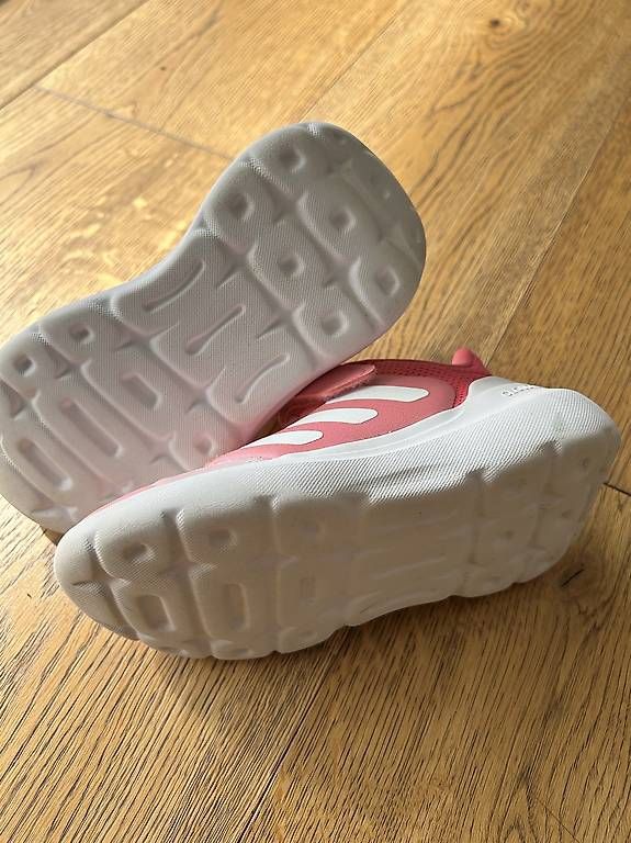 Scarpe per ragazze: Turnschuhe Adidas pink, Grösse 30 – Usato da Egnach venduto da Theblackcrow 1