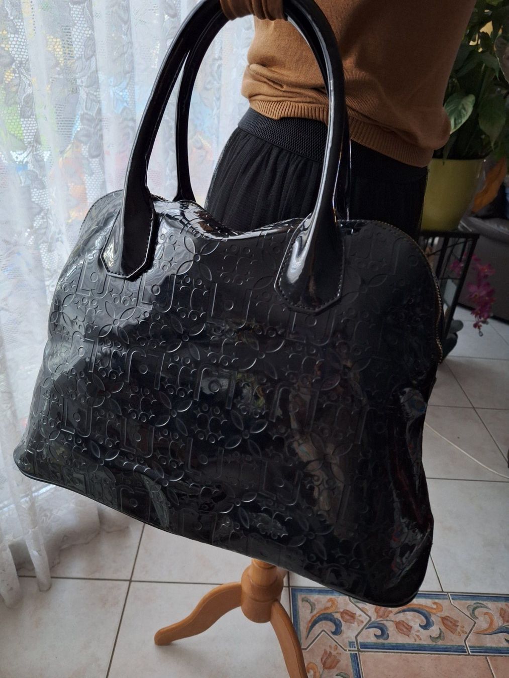 Borse da donna: Sac à main noir verni LUI-JO – Usato da St-Triphon venduto da Jldr0