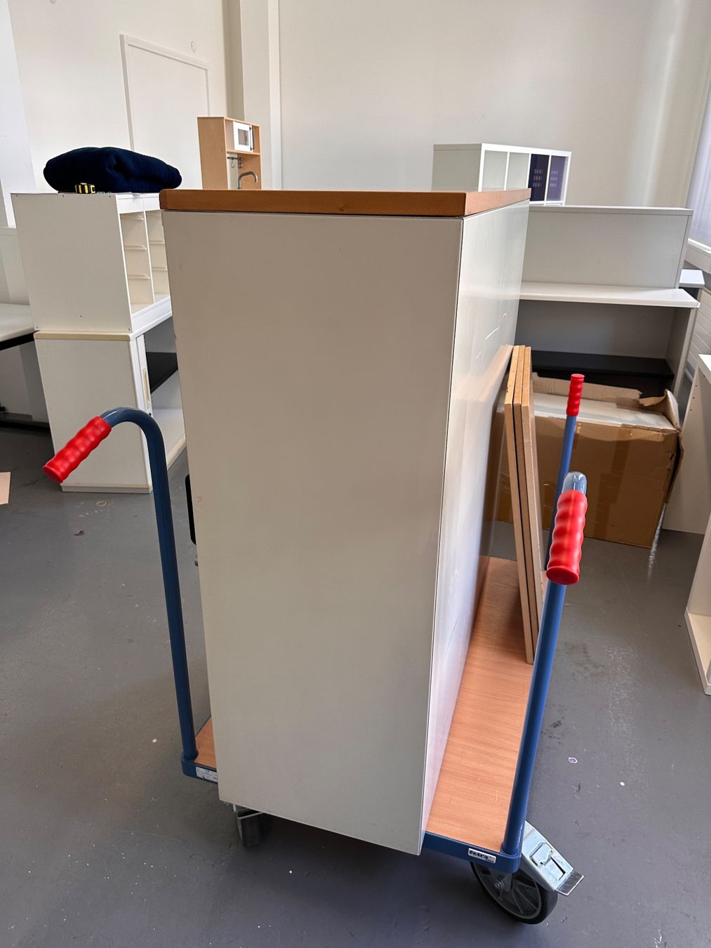 Armadi: Rolladenschrank mit Holzplatte – Usato da Winterthur venduto da StiftungSchleife 3