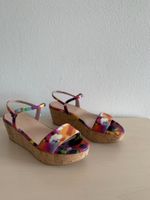 STUART WEITZMAN: Edle florale Lackleder Sandale, 37,5