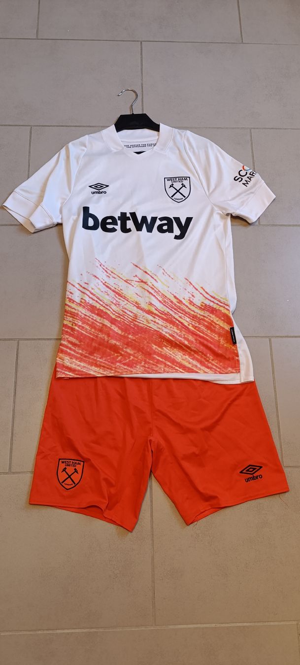 Umbro Leibchen & Hosen: Maillot et short West Ham – Neu (gemäss Beschreibung) aus Mont-la-Ville von Ecu23hj