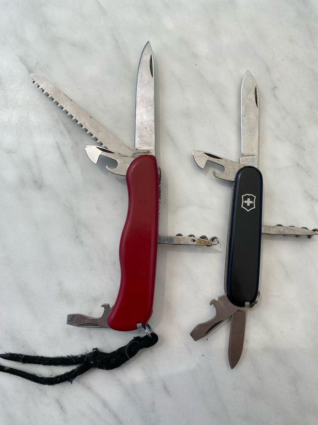 Victorinox Couteaux de poche: 2x Victorinox Offiziermesser – D'occasion à Walkringen par Levisticum