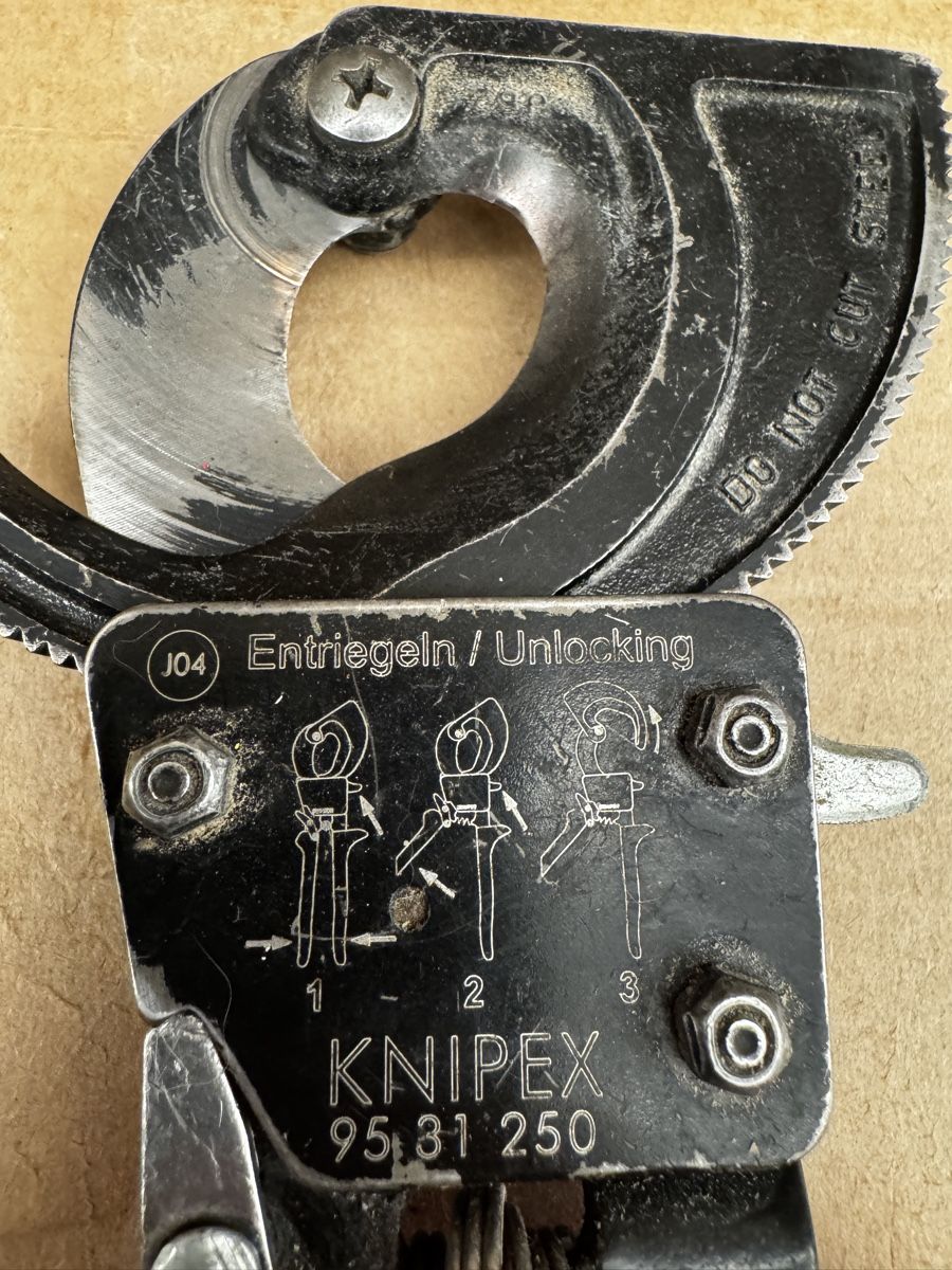 Knipex Tutti gli attrezzi: Knipex Kabelschneider 250 mm – Usato da Basel venduto da bau_6tk8 1