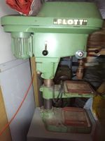 Ständerbohrmaschine mit Unterbau