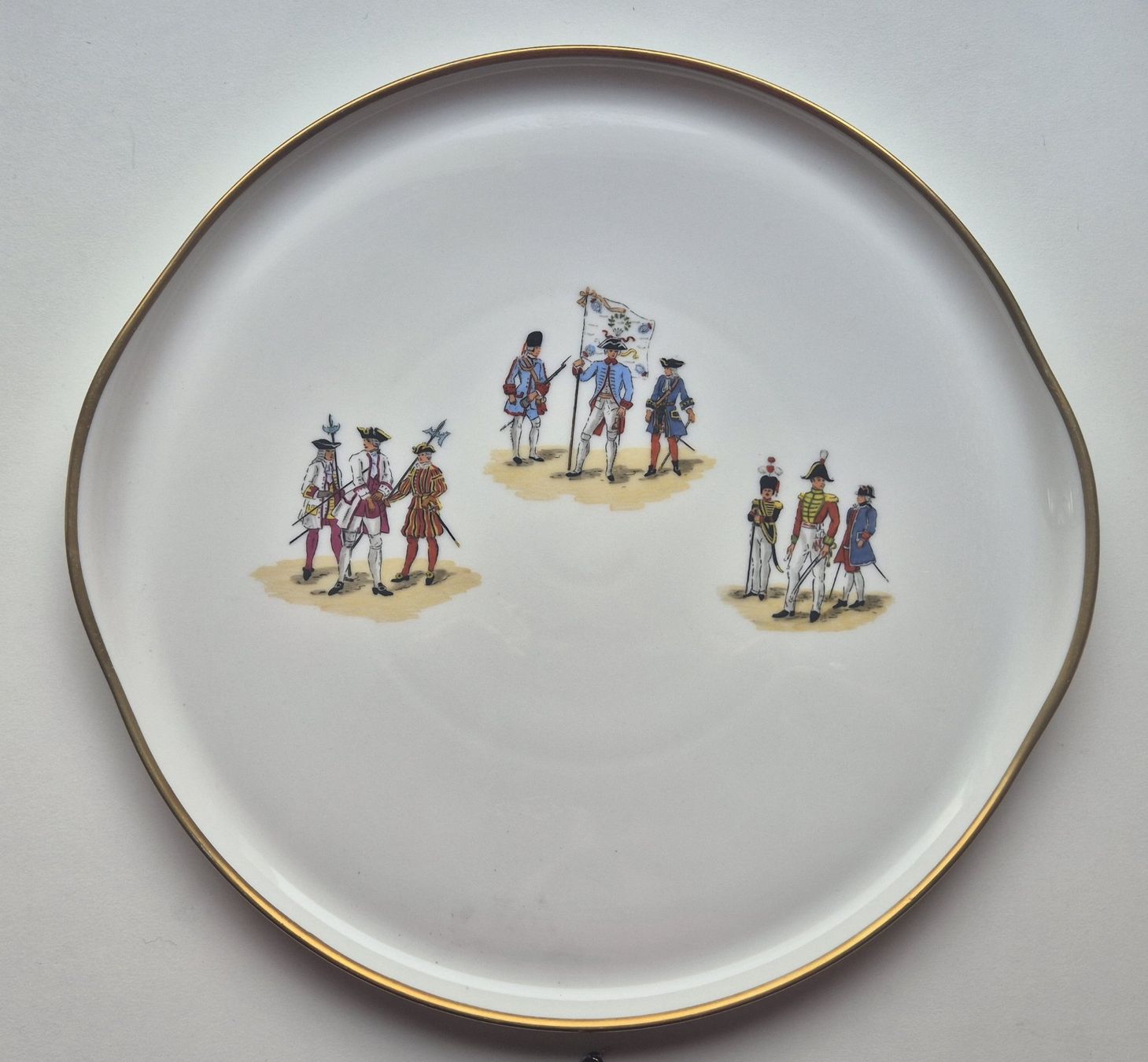 Piatti di portata: LANGENTHAL Platte / Teller Suisse au Service  31cm – Usato da Niederweningen venduto da Obson