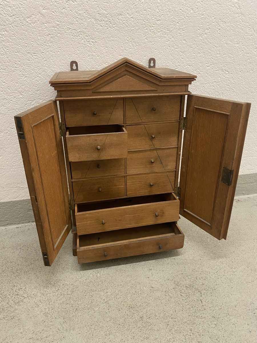 Armoires: Antike Apotheke Schrank  – D'occasion à Männedorf par Adamiat 1