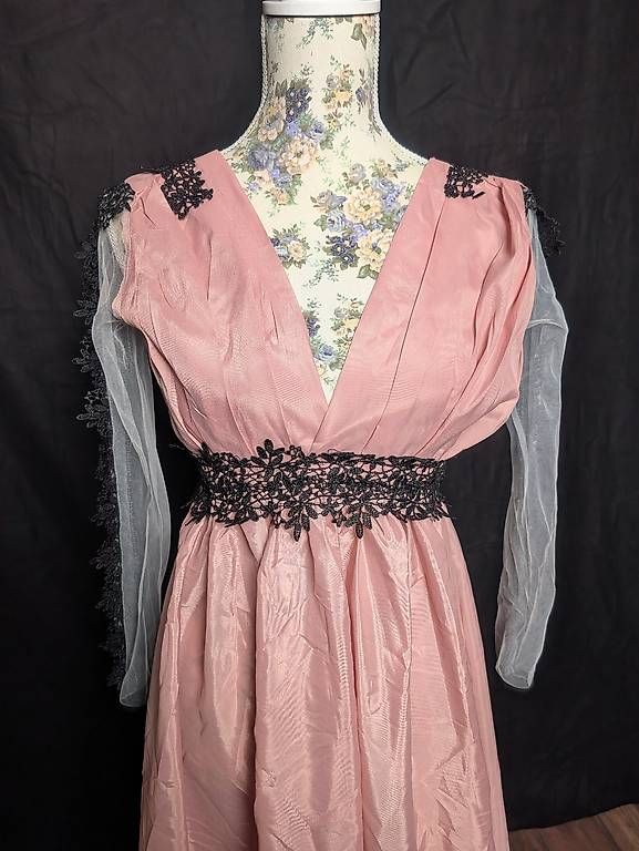 Kleider: Rosa Maxikleid mit Spitze  Gr. 36, bodenlang – Gebraucht aus Triesenberg von JustAPhotographer 1