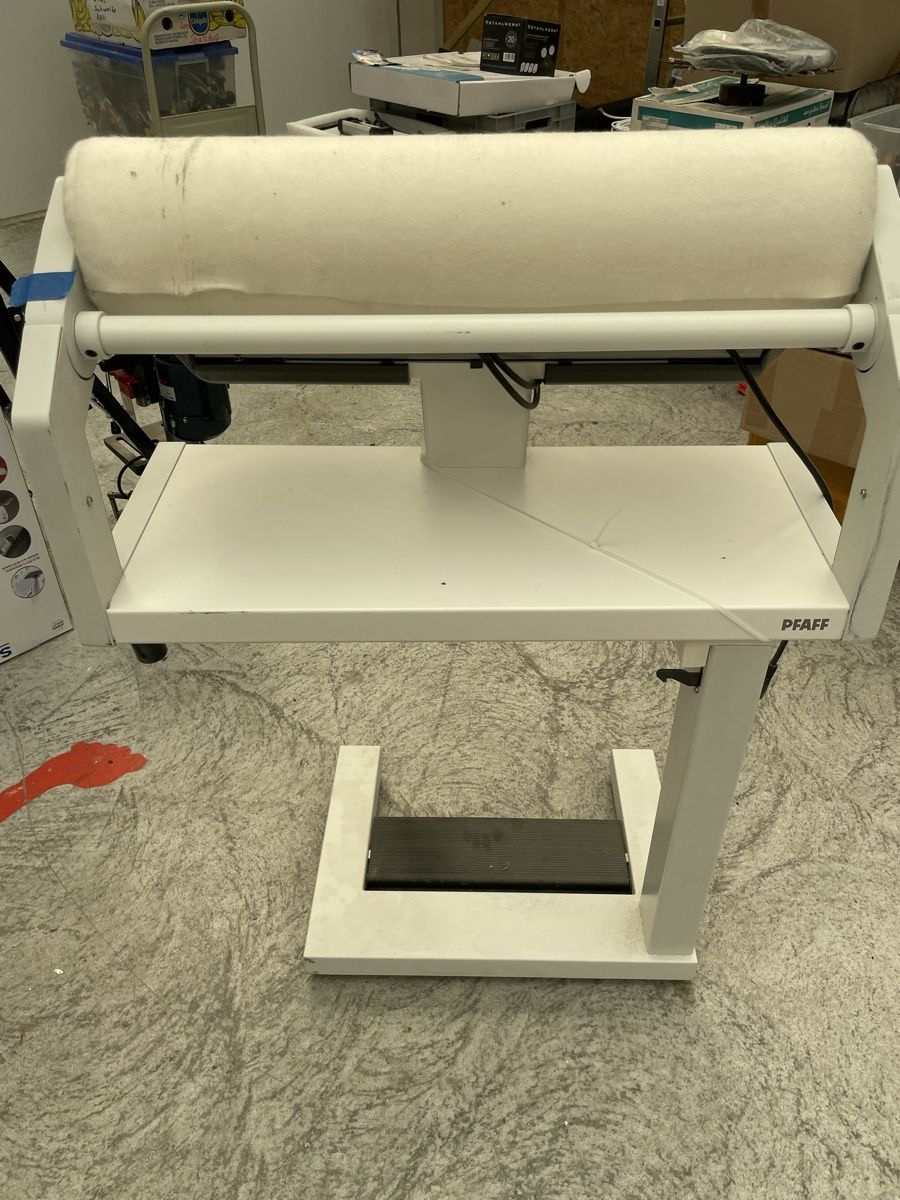 Tutte le macchine: Bügelmaschine – Usato da Bäch SZ venduto da inf_jgc8 1