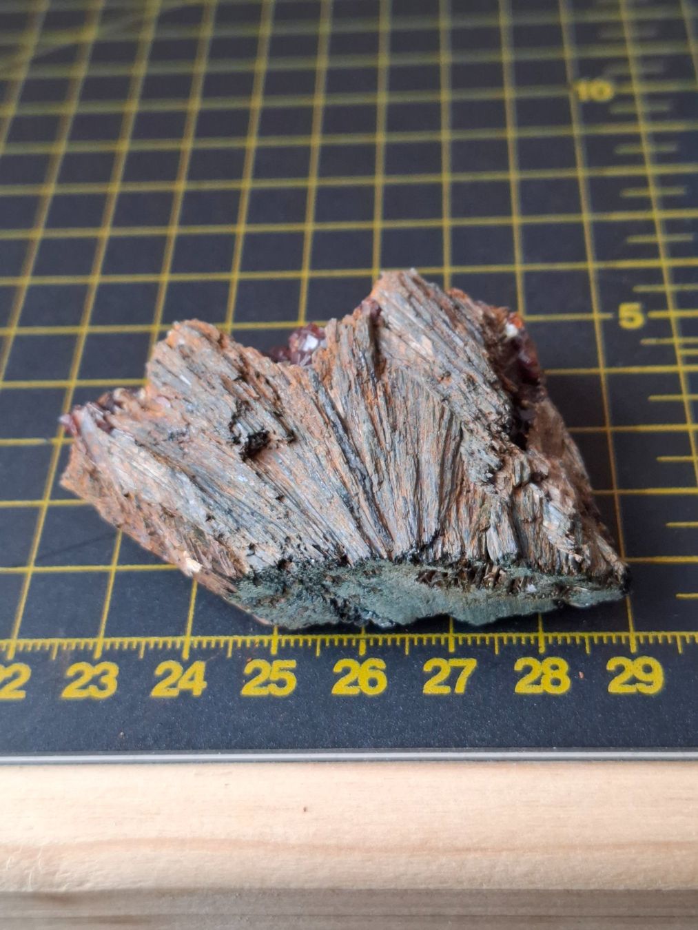 Minerali & Pietre curative: Ein Mineral mit Granaten – Usato da Zwieselberg venduto da Halifaxmendusli 3