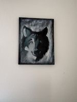 Ruhiger, seiner Stärke sicherer Wolf