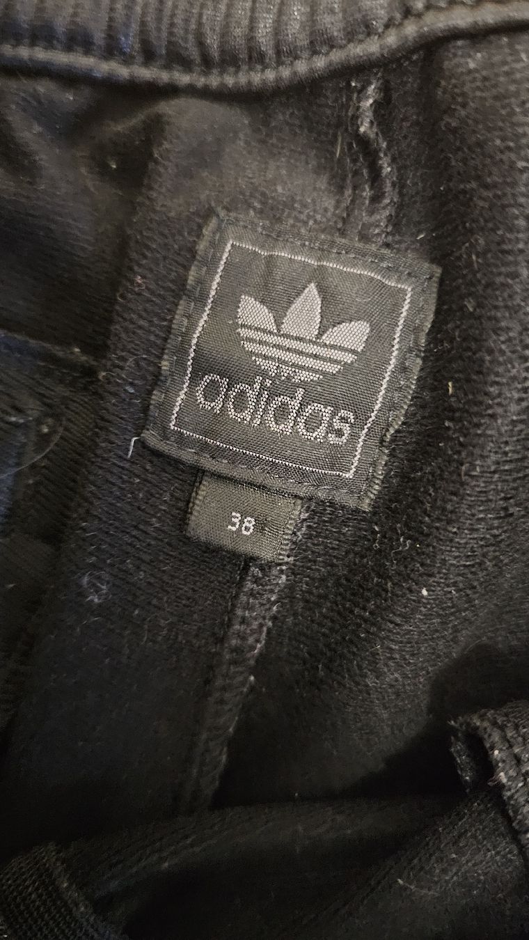 Adidas Pantaloni: Adidas Trainingshose Gr. 38 schwarz – Usato da Mauren venduto da ehr_5cy6 1