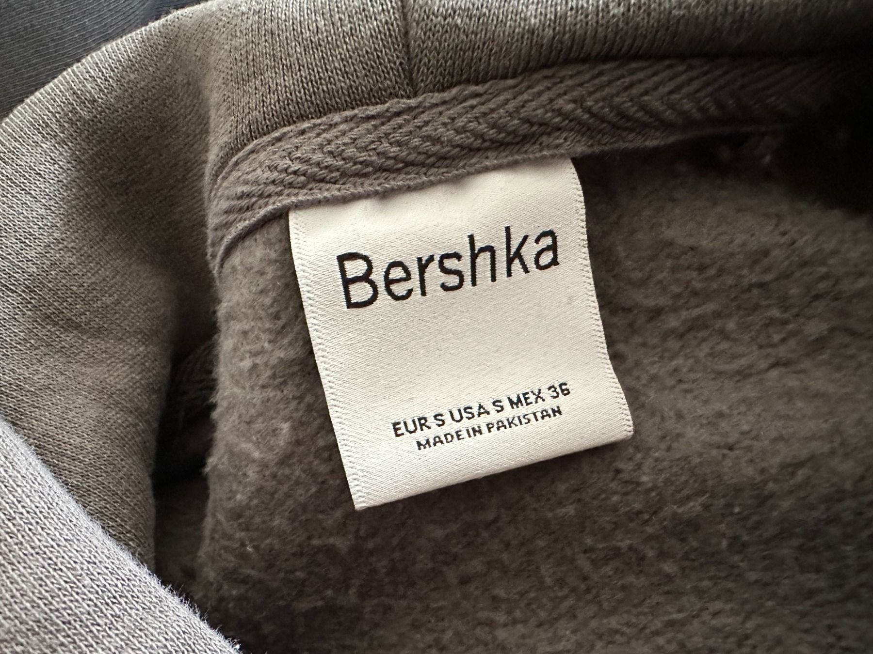 Bershka Maglioni & Felpe: Pullover NYC von Bershka Gr. S – Usato da Aettenschwil venduto da Stockard 2