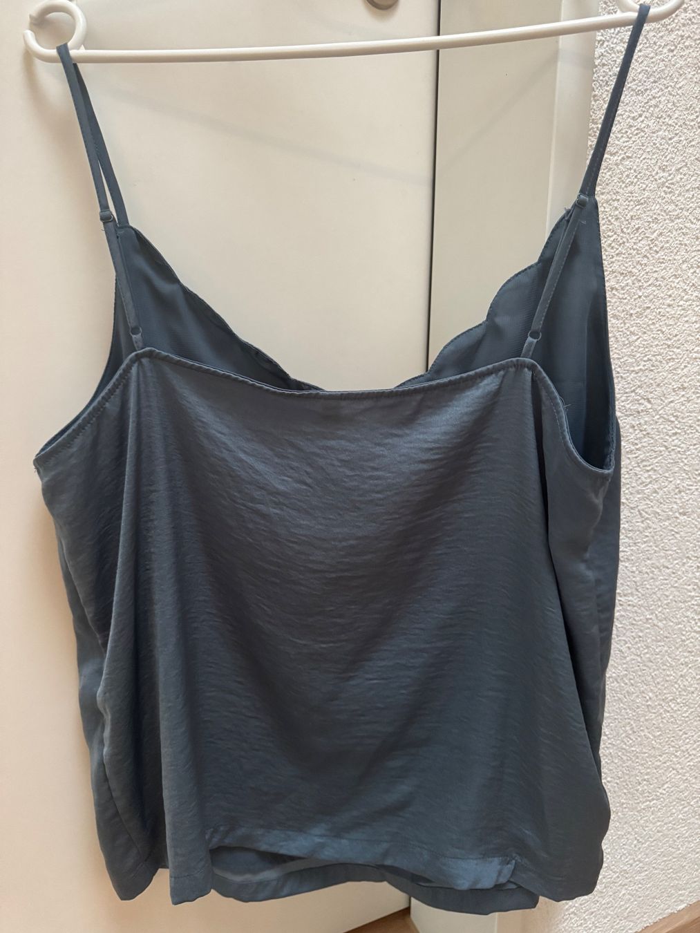 Only Top: Only Träger-Top Gr. 40 grau – Usato da Winkel venduto da Schorley 1