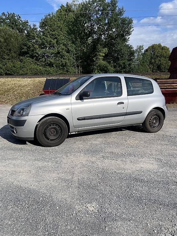 Autos: Renault Clio 1.2 16V – D'occasion à Altstätten SG par lau_8yhc 2