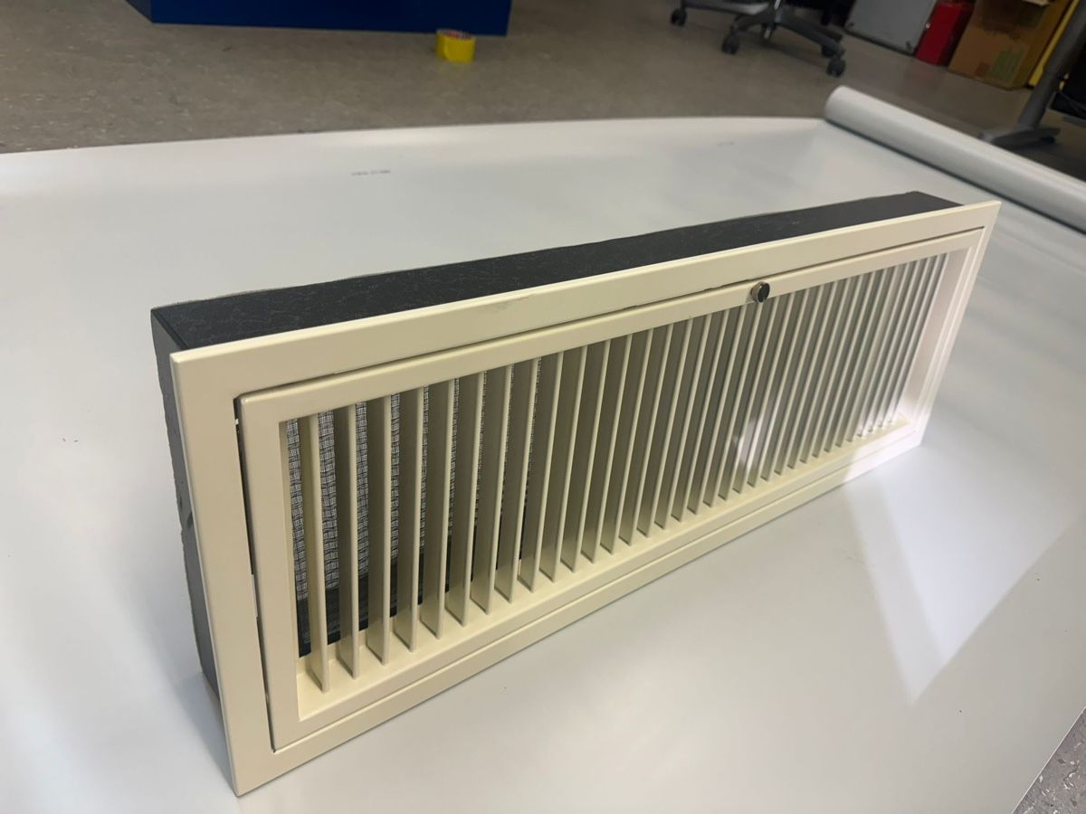 Fenster: Zu/Abluft Lamellen-Klappfenster mit Filter, Farbe beige – Neu und originalverpackt aus Lenzburg von Alfred1341