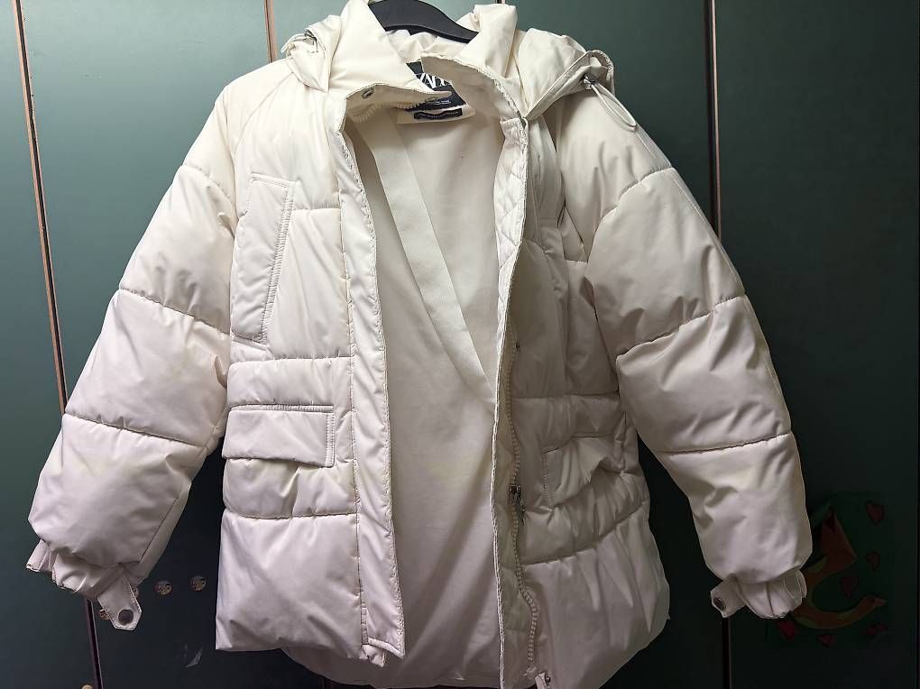 Vestes: ZARA DAUNENJACKE MIT KAPUZE – D'occasion à Märstetten par sha_9p7c
