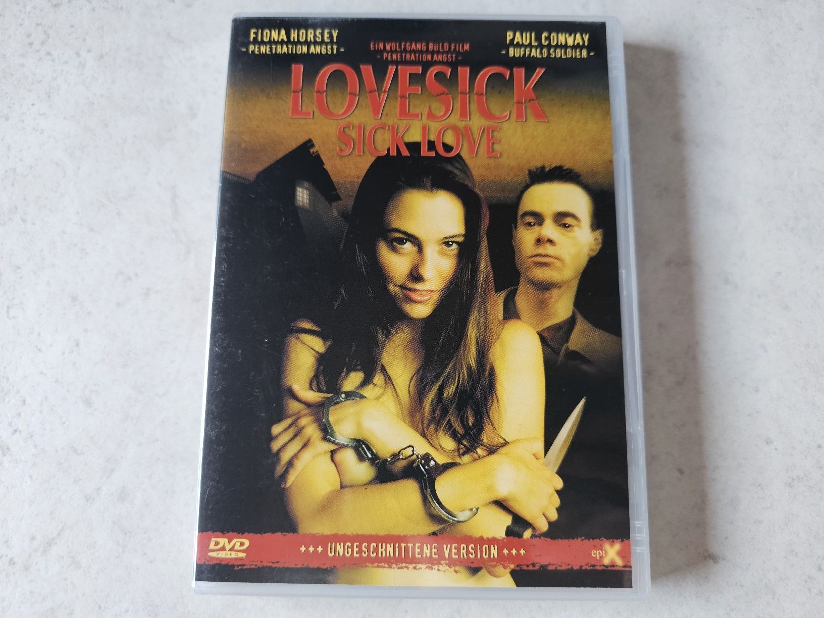 Tutti i DVDs: Lovesick  -  Sick Love  /  Ungeschnittene Version – Usato da Schneisingen venduto da backstore24