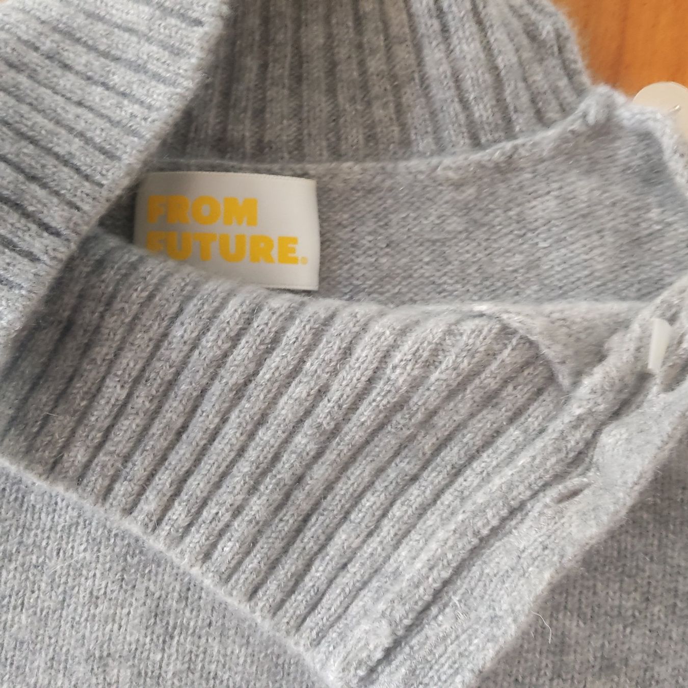Pulls & Sweat-shirts: Pull cachemire From Future - taille M - gris et blanc – Neuf (Voir description) à Le Mouret par ale_mq7l 2