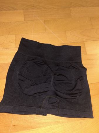Kurze Hose Damen schwarz Grösse S noch nie getragen