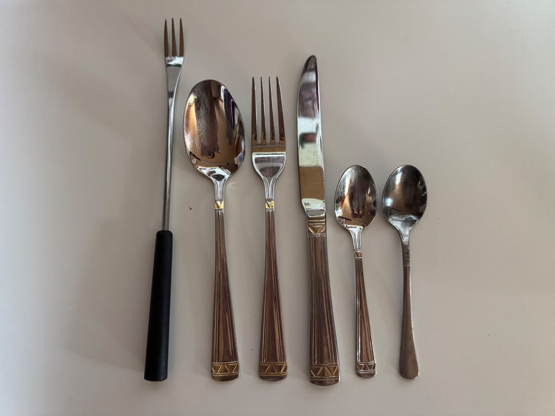Set di posate: Besteck mit goldenem Muster – Usato da Grosswangen venduto da Second_hand_paradise 2