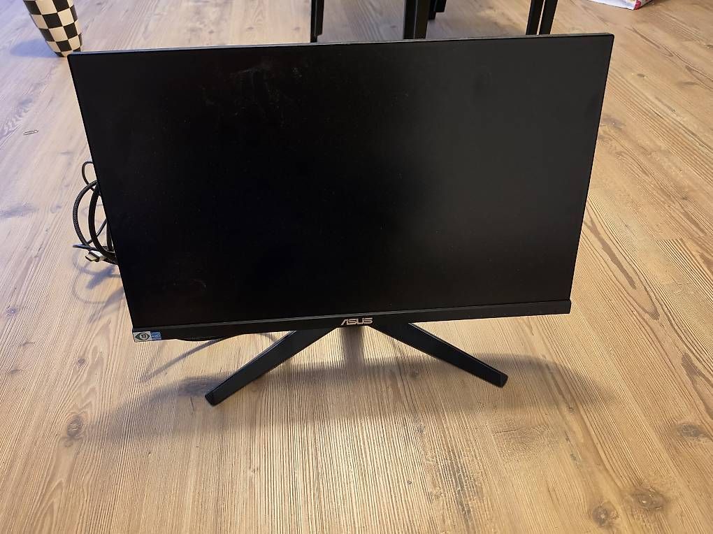 Monitor: Écran ASUS 23.8 pouces – Usato da Payerne venduto da Carol_bm