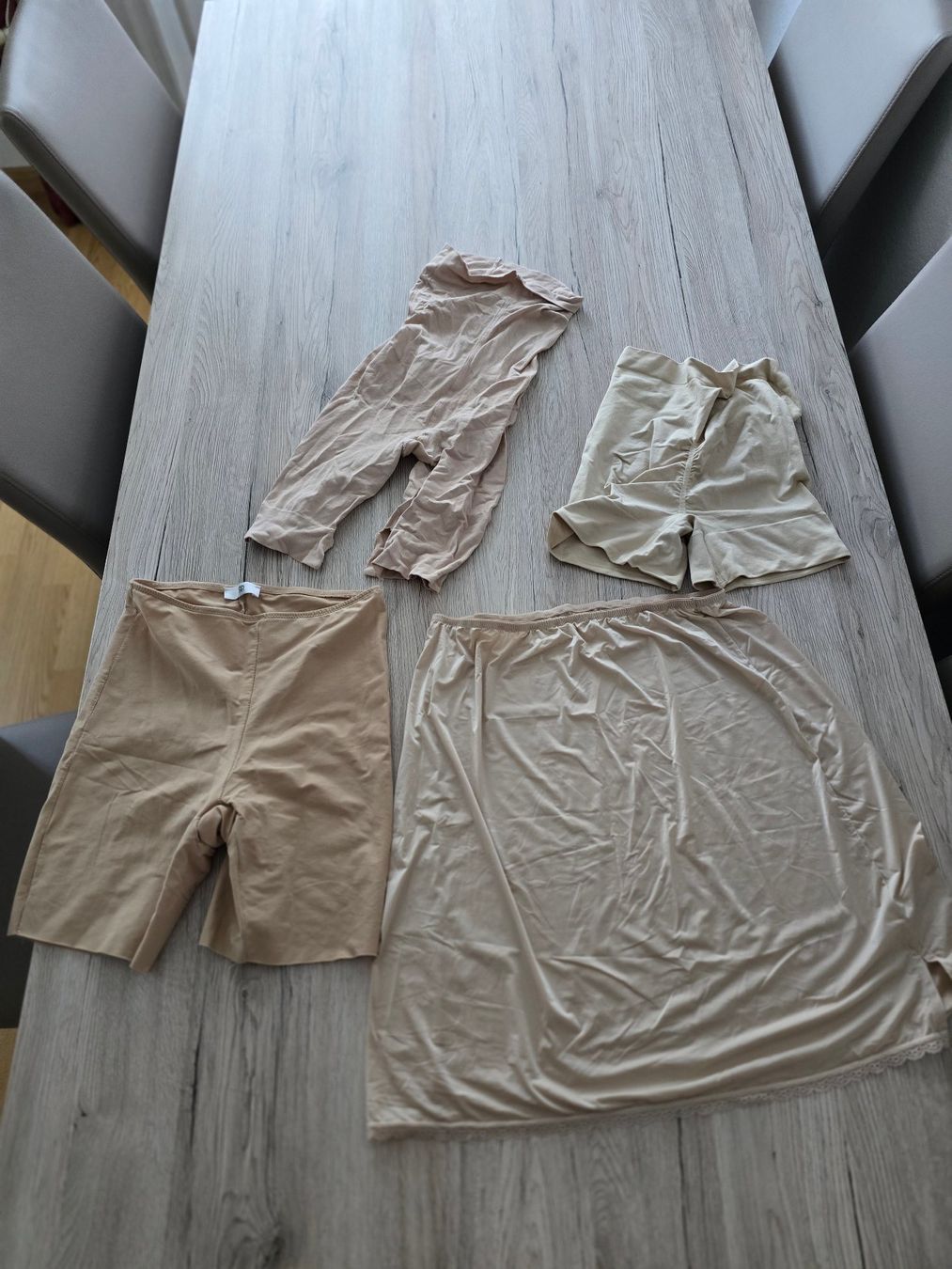 Sonstige Unterwäsche: Unterkleider beige – Gebraucht aus Zürich von Sustainability
