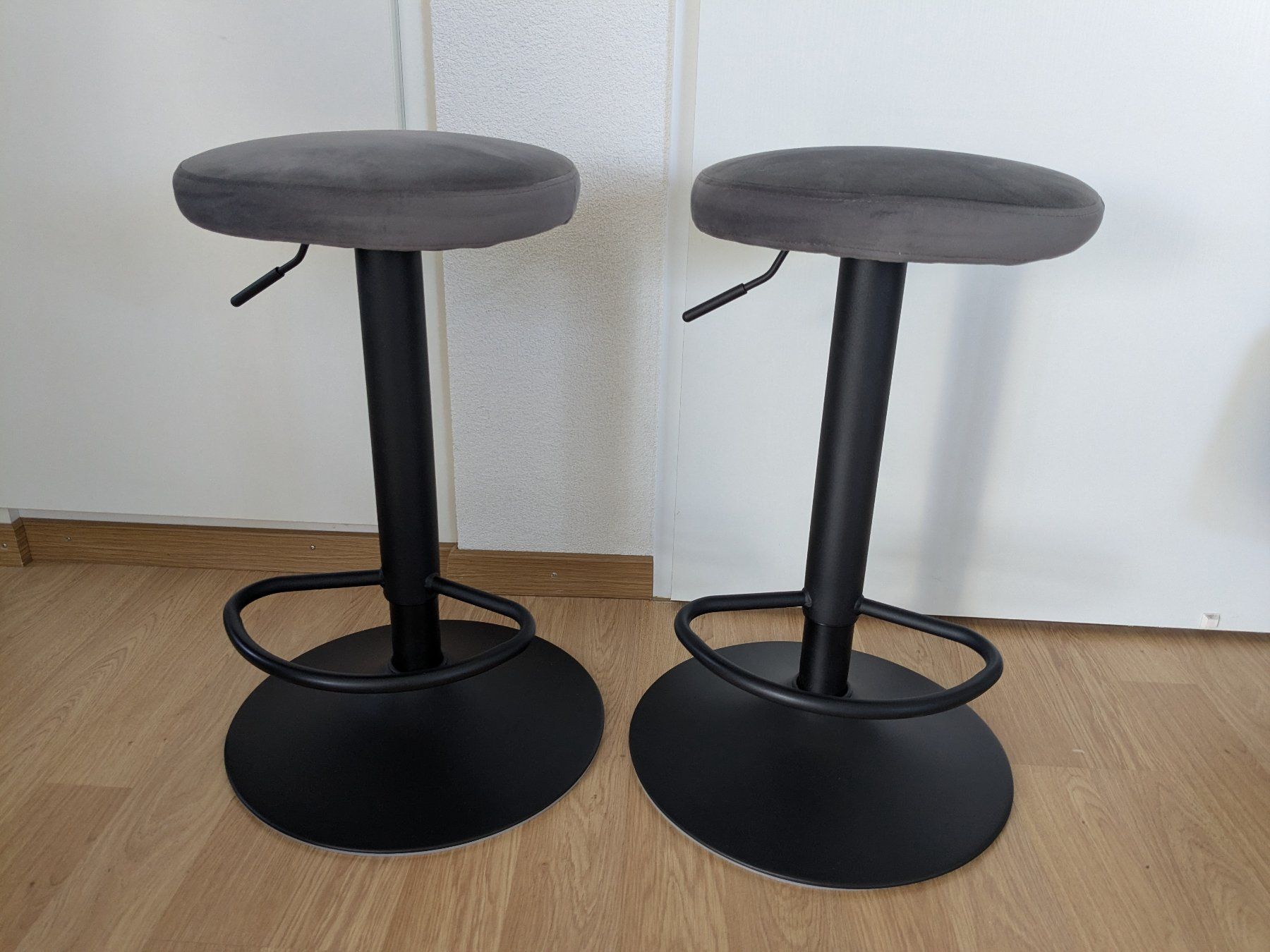Sgabelli: 2 Barhocker schwarz/grau 62-82cm – Usato da Zürich venduto da cclsn