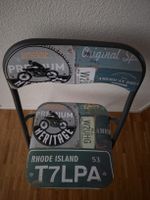 Klappstuhl mit Motorrad-Motiv und Nummernschilder USA 
