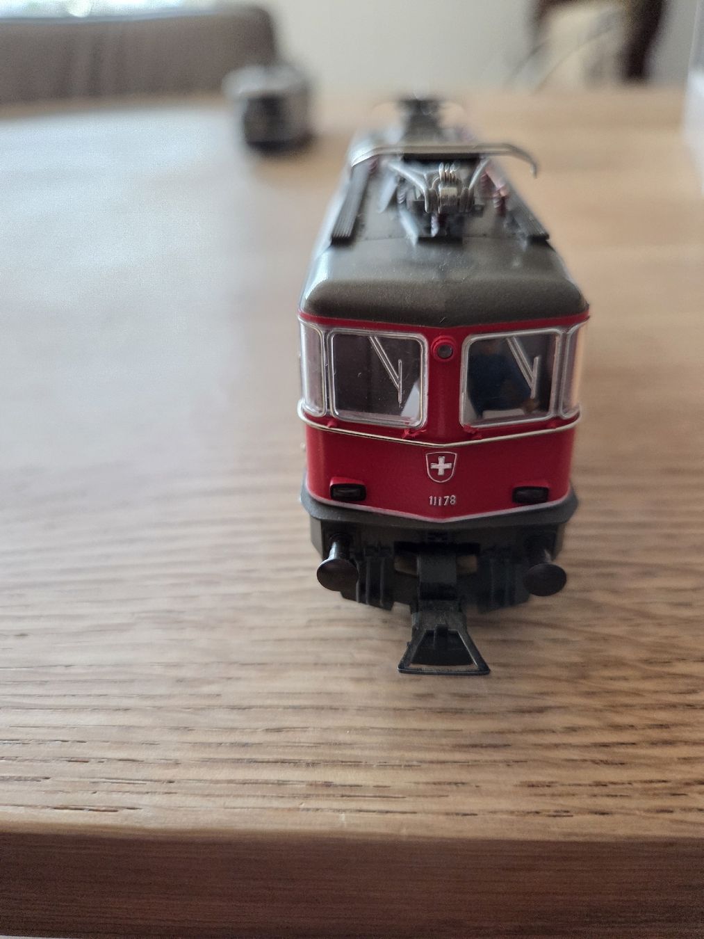 Fleischmann Modelleisenbahnen: Fleischmann SBB Re 4/4 rot  – Gebraucht aus Berikon von TopLok1 4